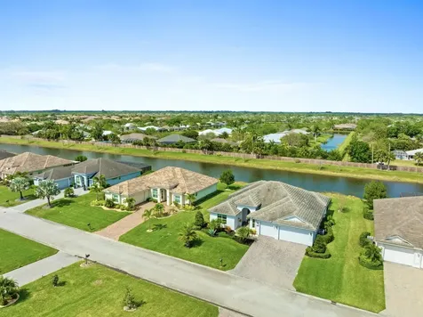 4777 Four Lakes Circle SW Vero Beach FL 32968