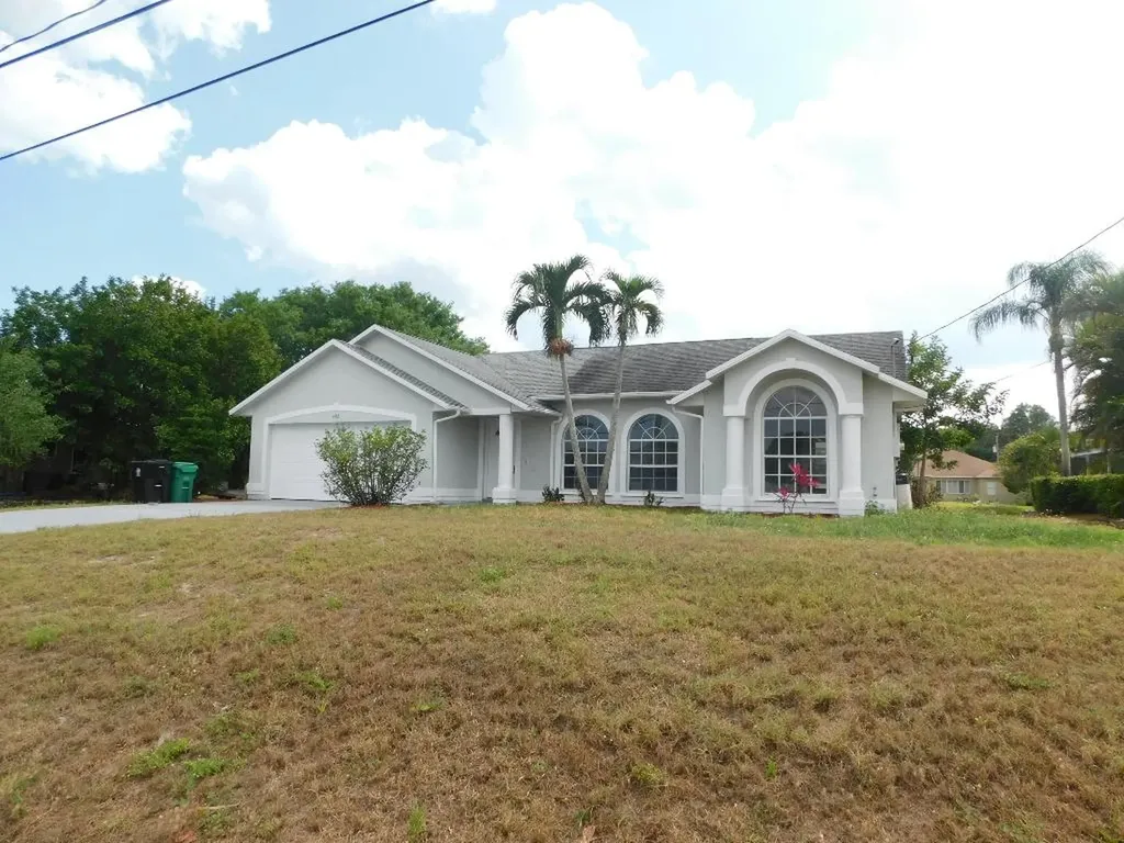492 SW Dalton Circle Port St Lucie FL 34953