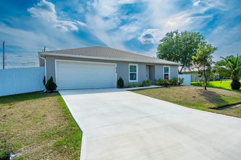 826 SW Juliet Avenue Port St Lucie FL 34953