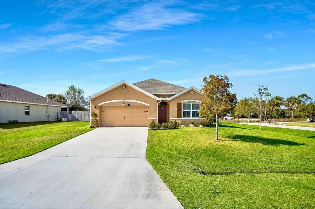 499 SE Wallace Terrace Port St Lucie FL 34983