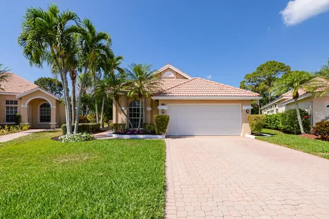 569 SW New Castle Cove Port St Lucie FL 34986