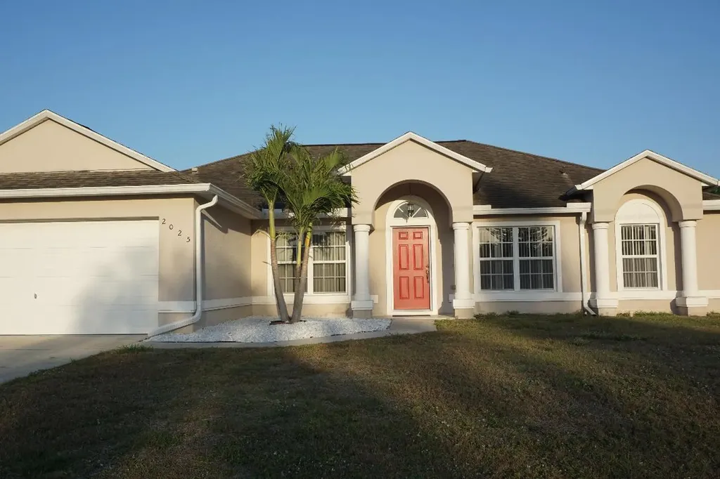 2025 SW Americana Street Port St Lucie FL 34953