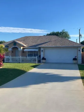 618 SE Thanksgiving Avenue Port St Lucie FL 34984