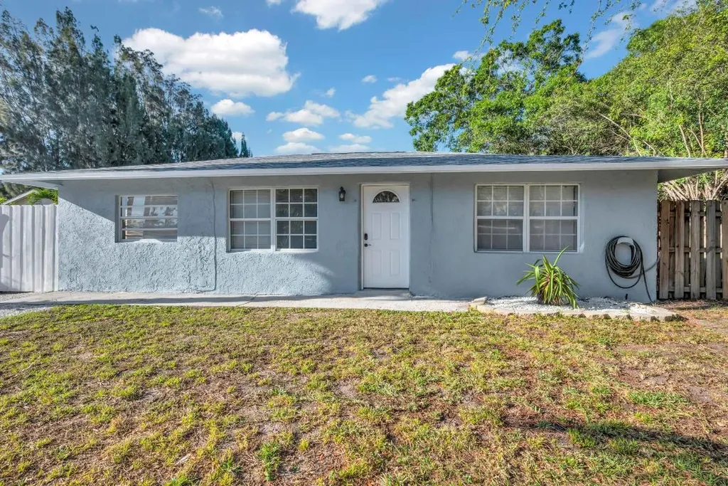 348 Florida Avenue S Fort Pierce FL 34982