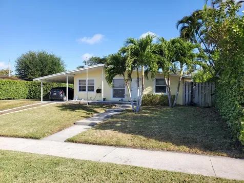 1015 W Bloxham Street Lantana FL 33462