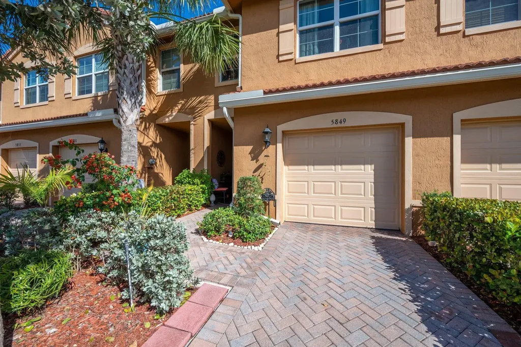 5849 Monterra Club Drive Lake Worth FL 33463