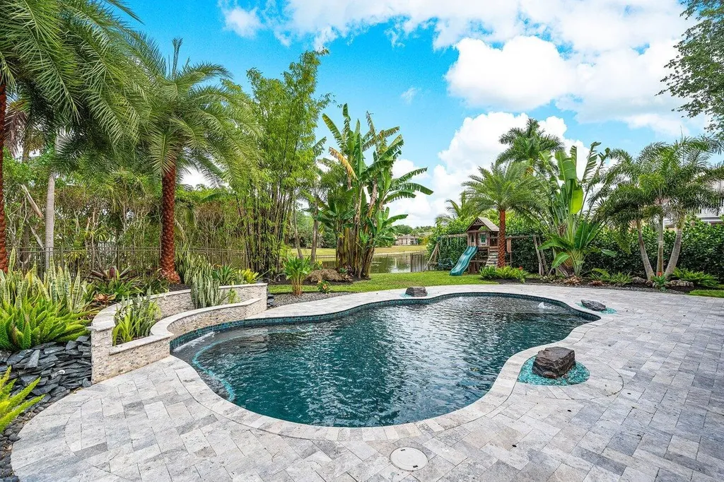 570 Cypress Crossing Wellington FL 33414