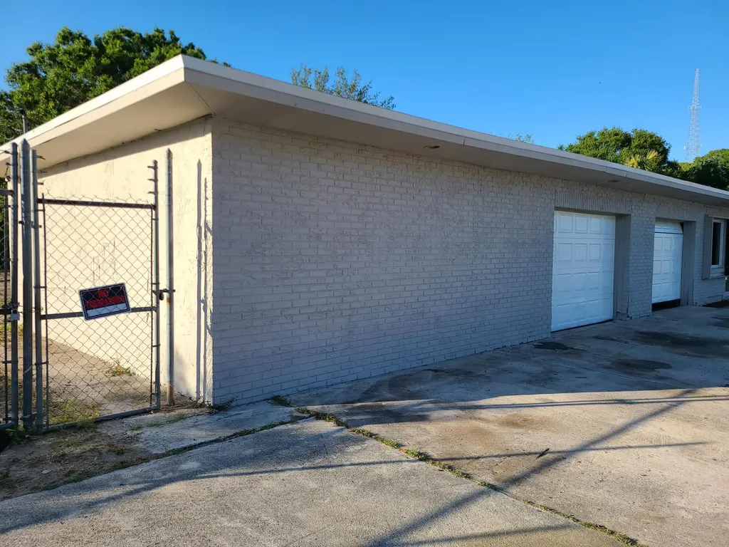 2906 Okeechobee Road Fort Pierce FL 34947