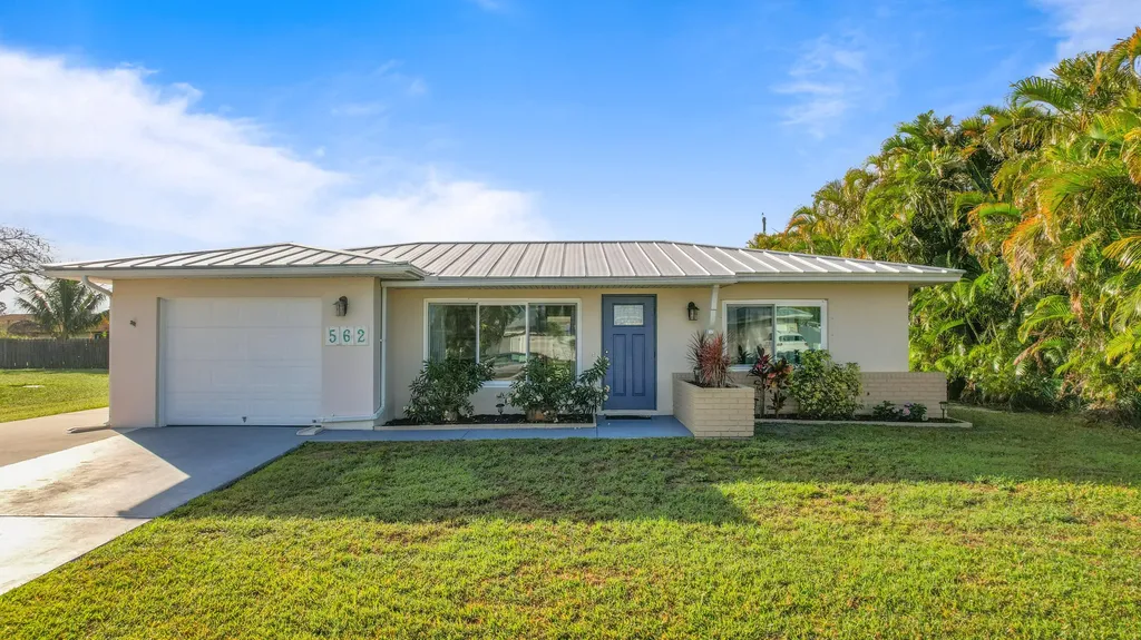 562 SE Brookside Terrace Port St Lucie FL 34983