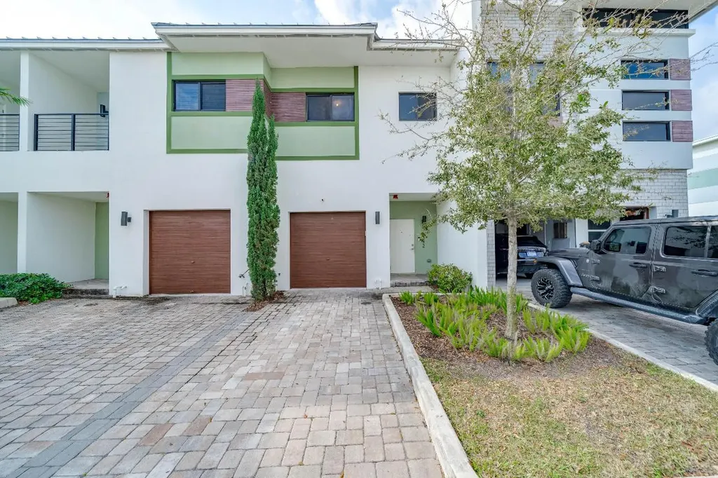 4392 NW 9th Street Plantation FL 33317