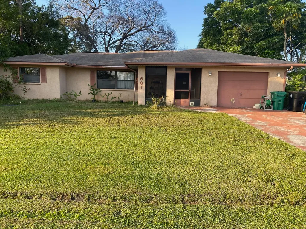 661 SE Starfish Avenue Port St Lucie FL 34983