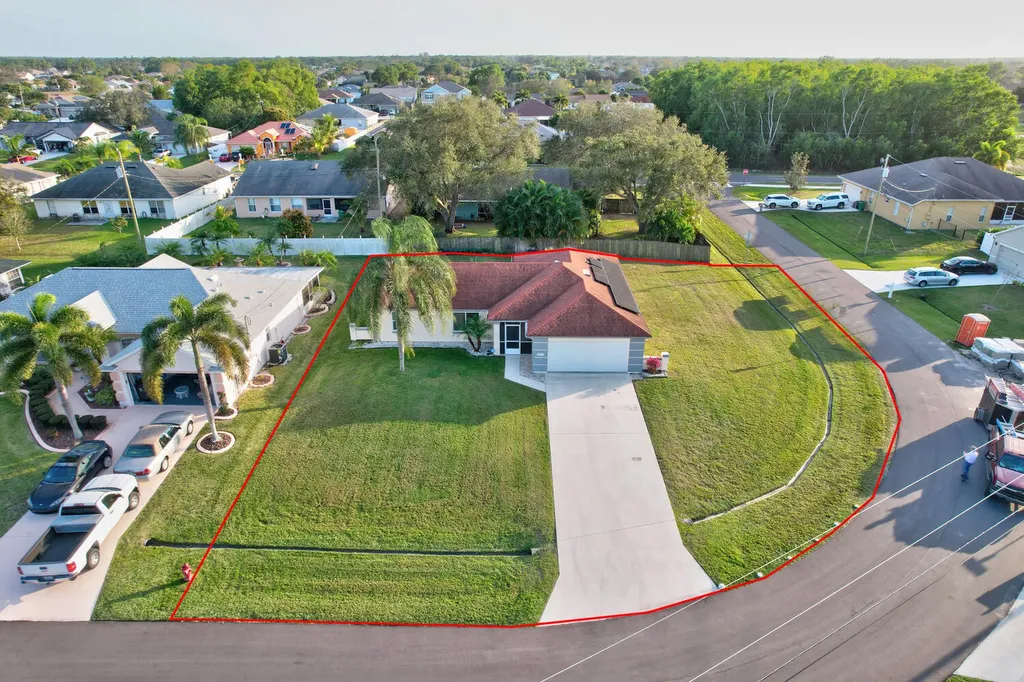 5577 NW Clark Avenue Port St Lucie FL 34983