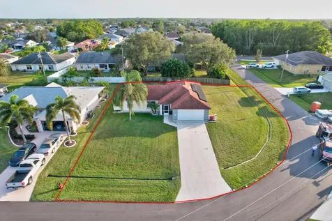 5577 NW Clark Avenue Port St Lucie FL 34983