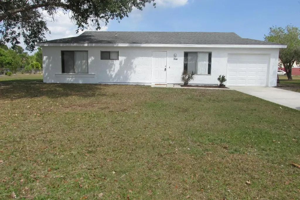 2148 SE East Dunbrooke Circle Port St Lucie FL 34952