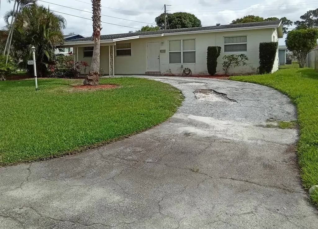 1615 W 31st Street Riviera Beach FL 33404