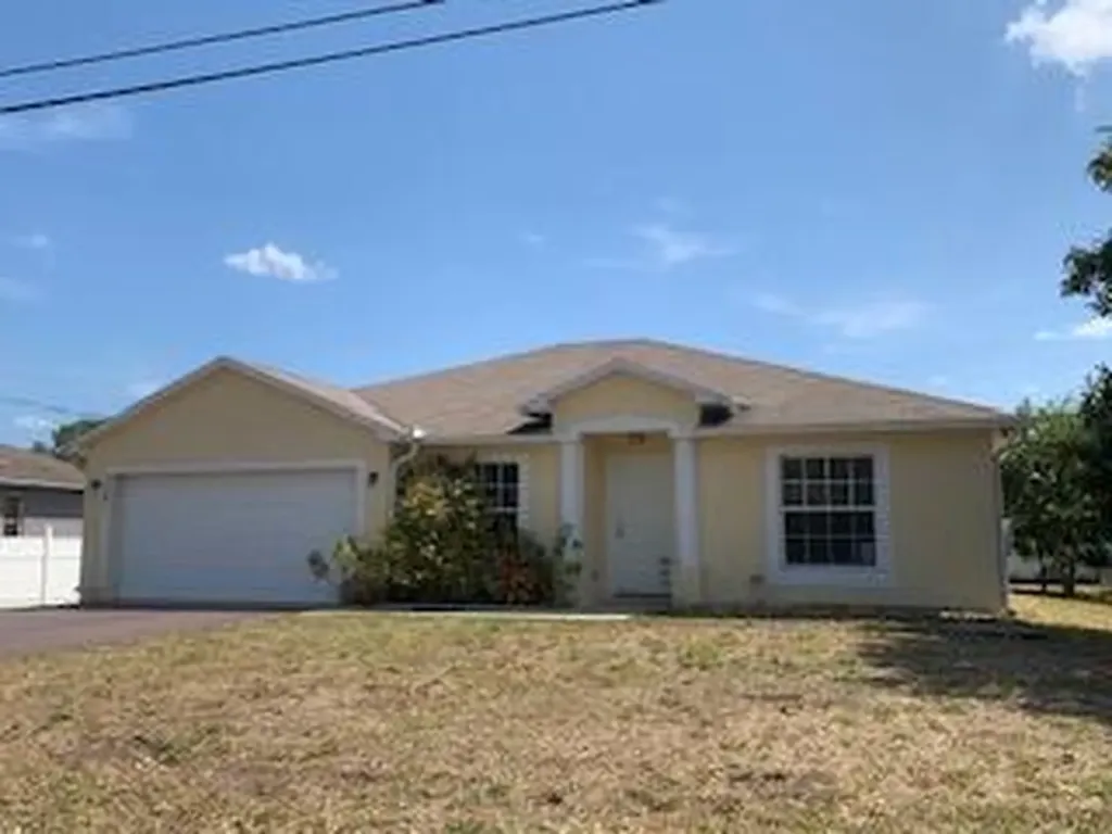 2461 SW Waikiki Street Port St Lucie FL 34953
