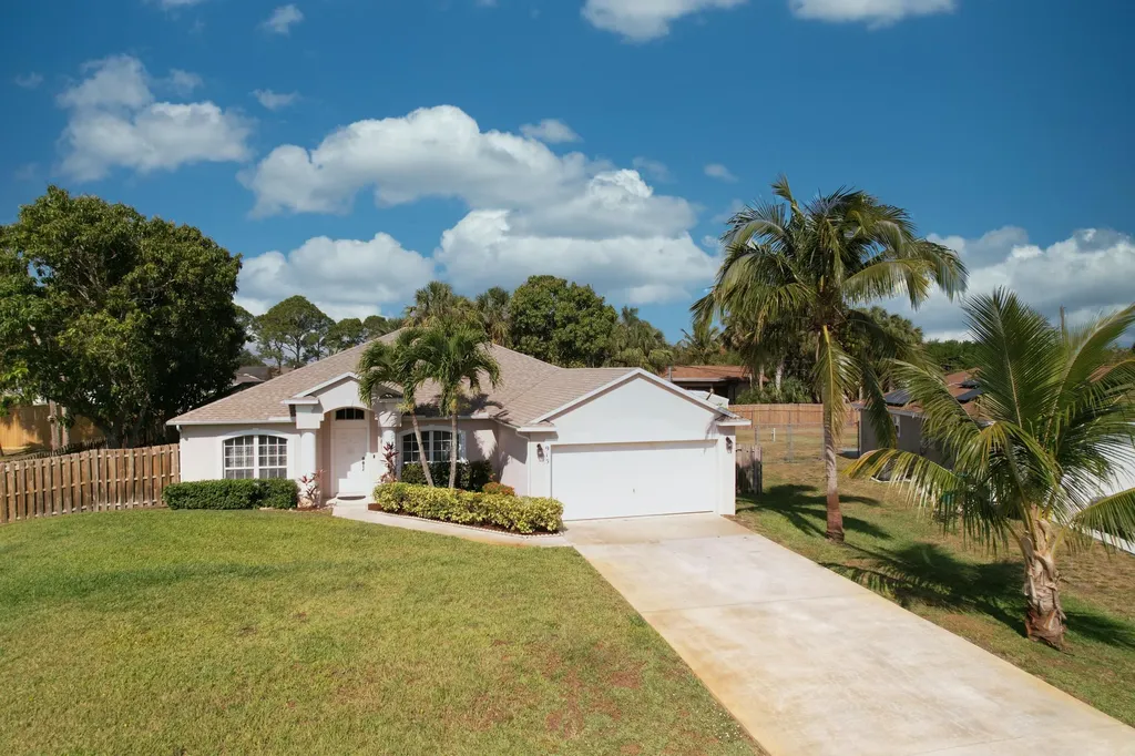 915 SW Harvard Road Port St Lucie FL 34953