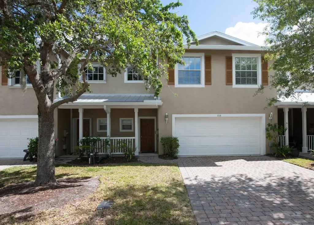 616 NE Bent Paddle Lane Port St Lucie FL 34983