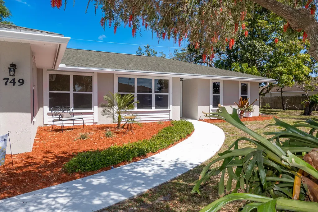 749 SW Mccracken Avenue Port St Lucie FL 34953