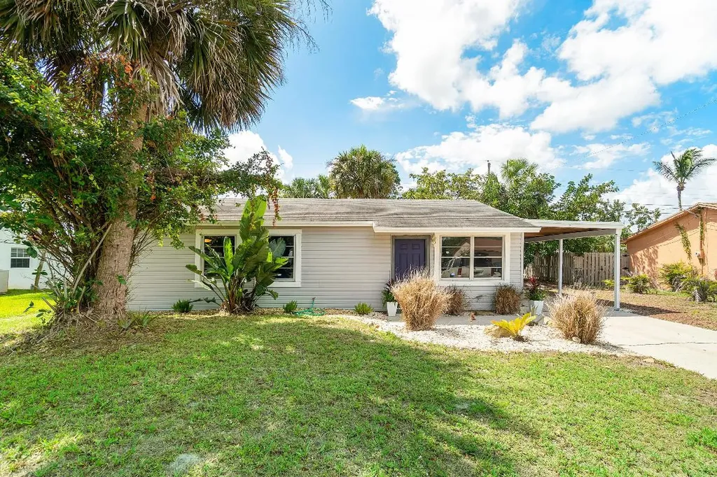 912 SE Lake Street Stuart FL 34994