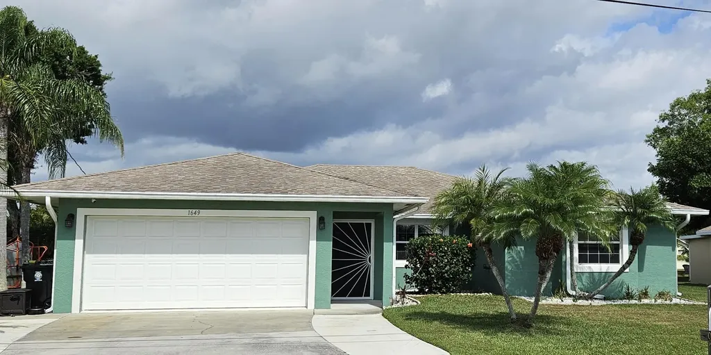 1649 SE Dome Circle Port St Lucie FL 34952