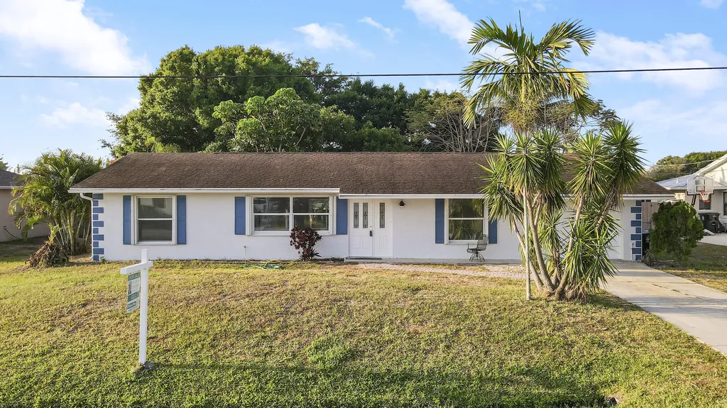1282 SE Petunia Avenue Port St Lucie FL 34952