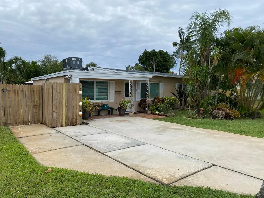 127 SW 12th Avenue Boynton Beach FL 33435