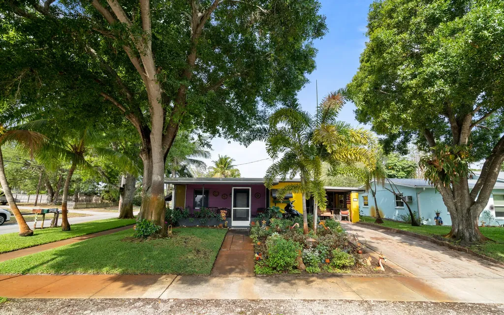 882 NE Rio Avenue Jensen Beach FL 34957