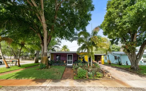882 NE Rio Avenue Jensen Beach FL 34957