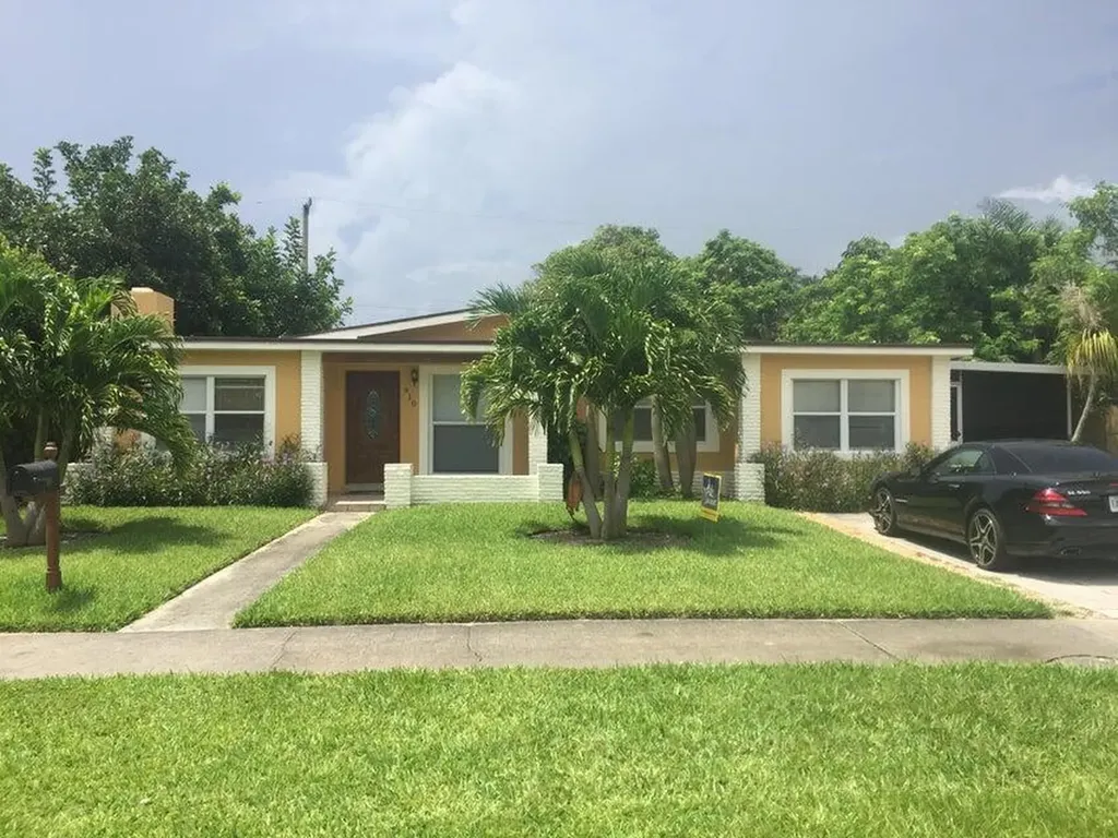910 W Drew Street Lantana FL 33462