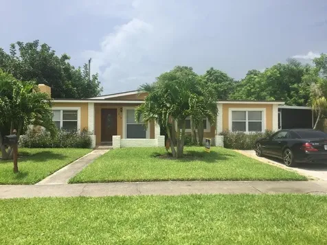 910 W Drew Street Lantana FL 33462