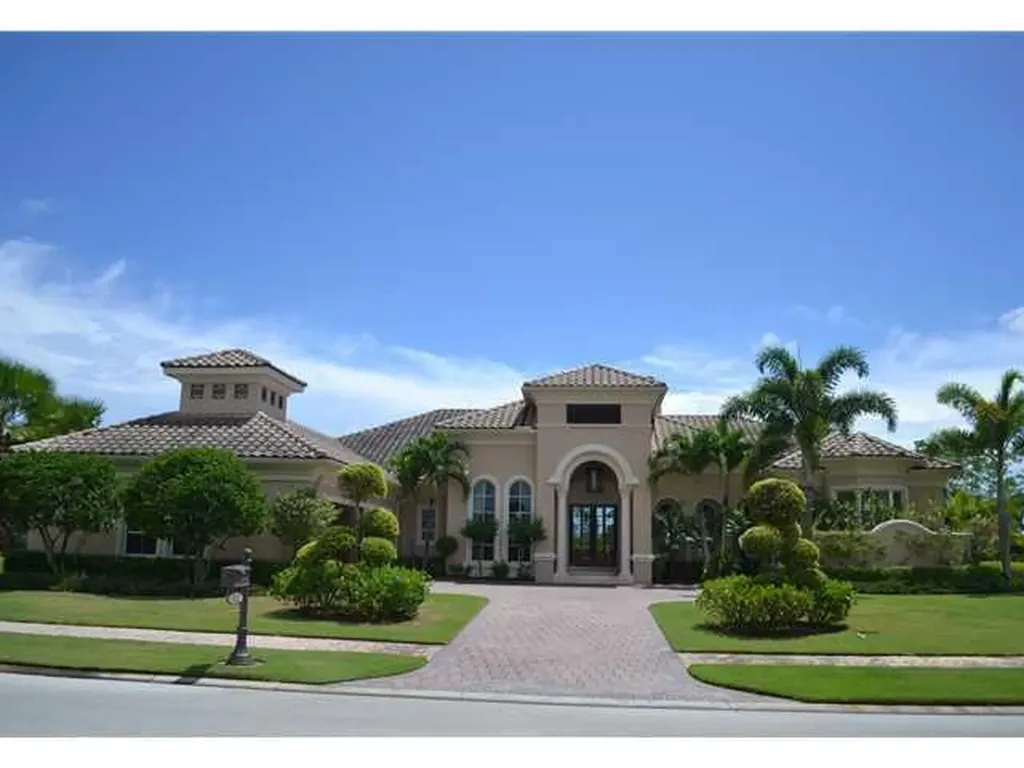 102 SE Rio Casarano Port St Lucie FL 34984