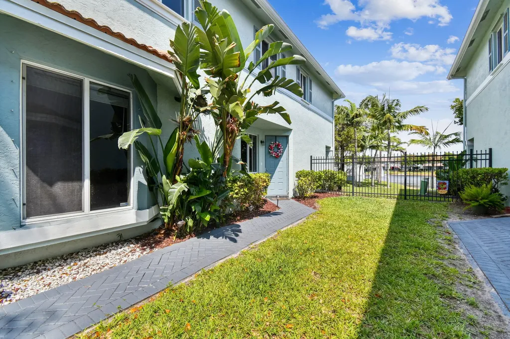 1942 Gardenia Court Riviera Beach FL 33404