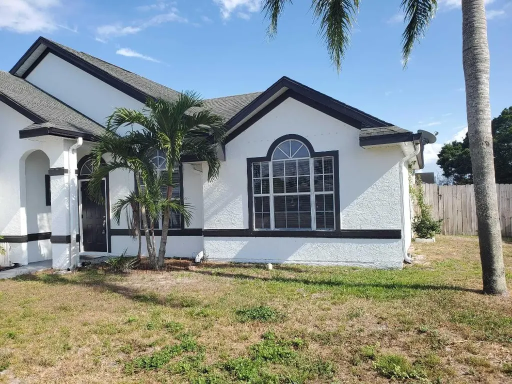 678 SW Pueblo Terrace Port St Lucie FL 34953