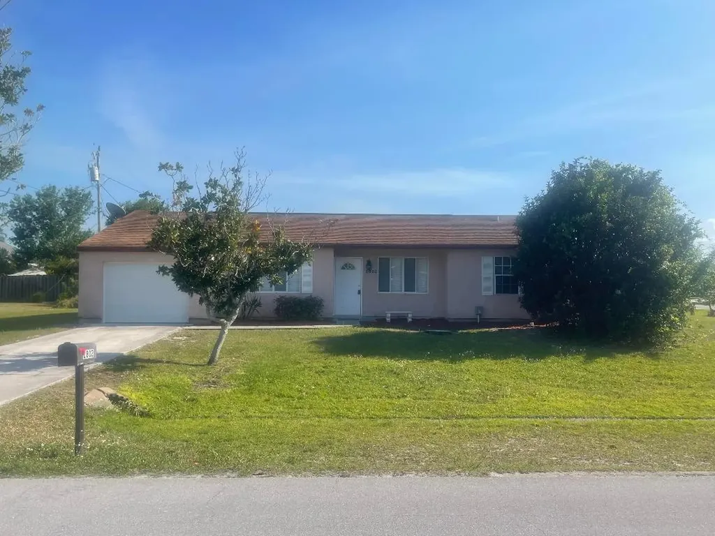 2802 SE Hutchings Avenue Port St Lucie FL 34952