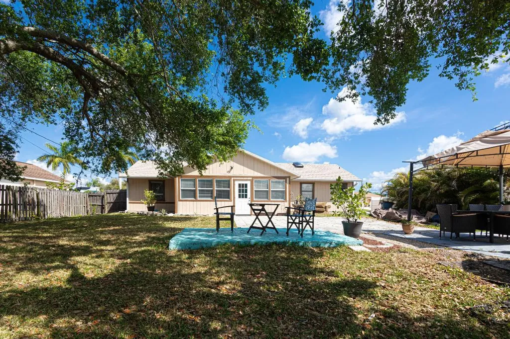 1245 SW Fox Court Port St Lucie FL 34953