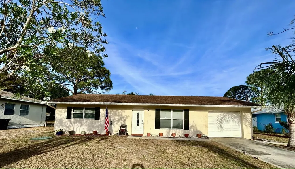 661 SE Prineville Street Port St Lucie FL 34983