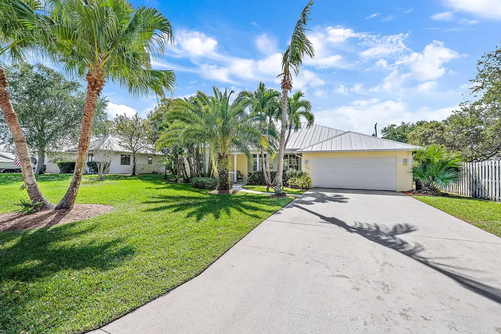9226 SE Pomona Street Hobe Sound FL 33455