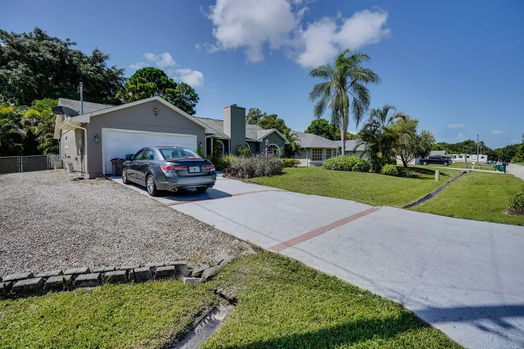 412 SE Majestic Terrace Port St Lucie FL 34983