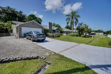 412 SE Majestic Terrace Port St Lucie FL 34983