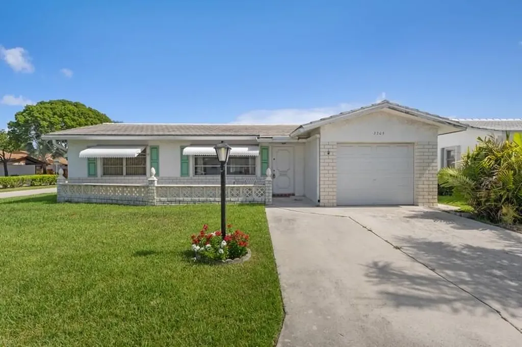 2305 SW 21st Terrace Boynton Beach FL 33426