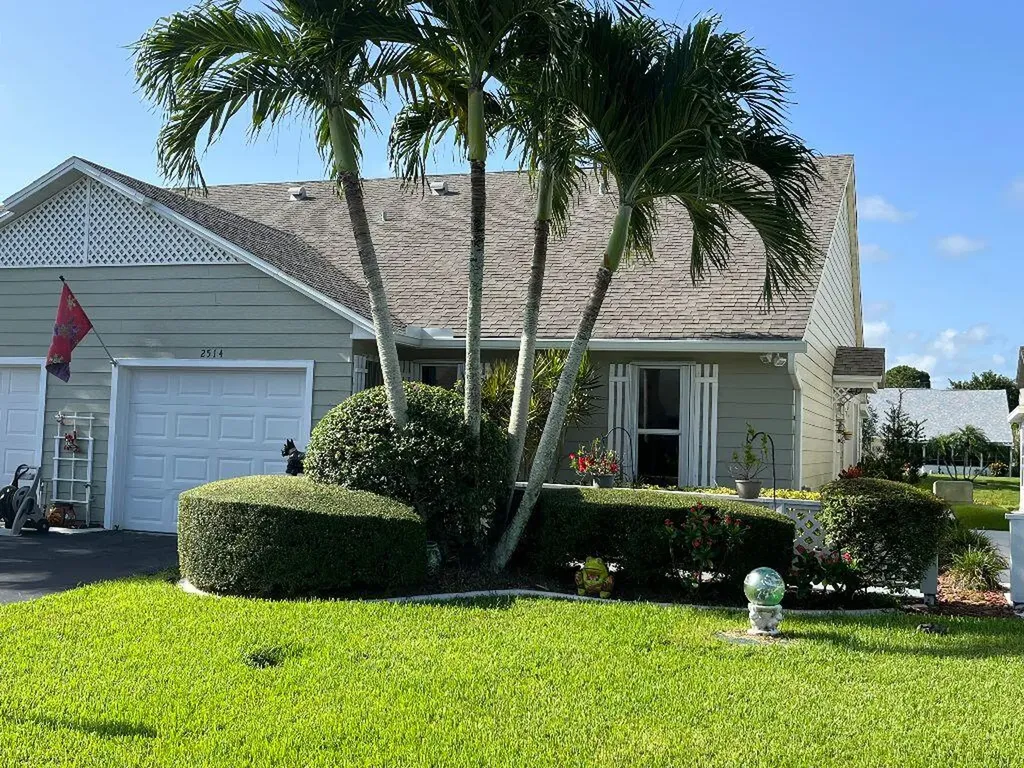 2514 SE Tropical East Circle Port St Lucie FL 34952