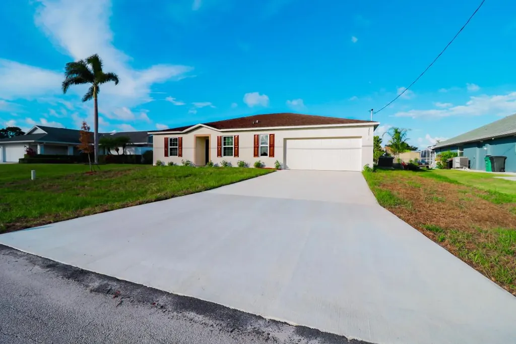 2061 SE Mantua Street Port St Lucie FL 34952