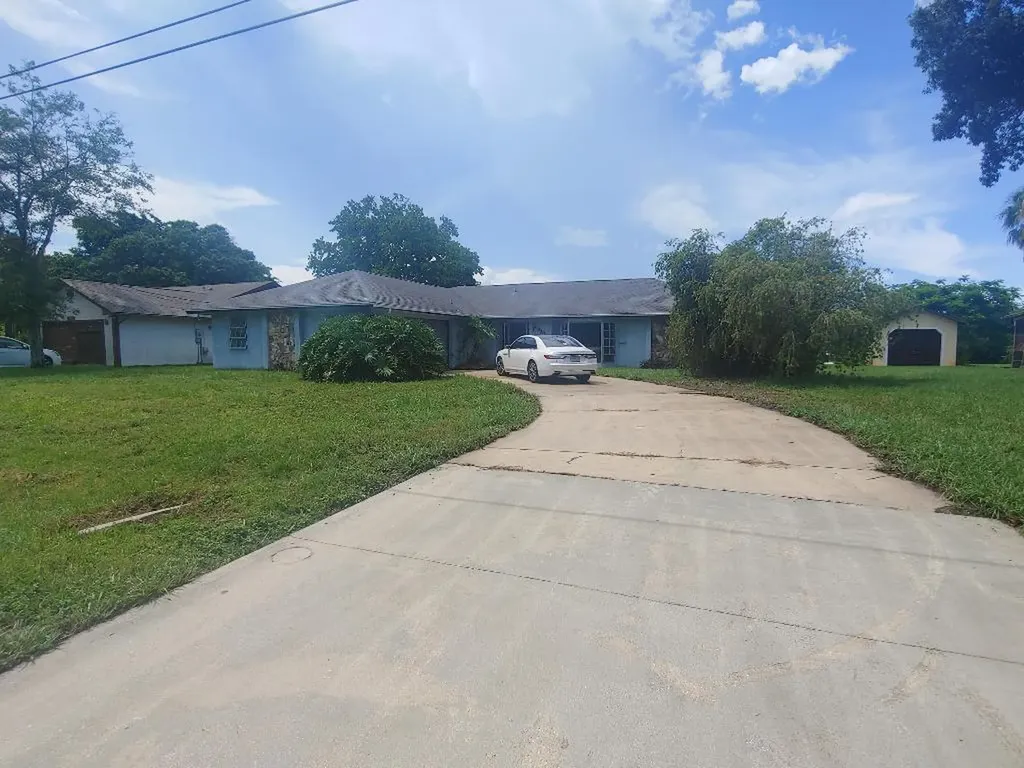8202 Coquina Avenue Fort Pierce FL 34951