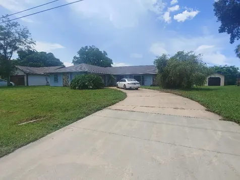 8202 Coquina Avenue Fort Pierce FL 34951
