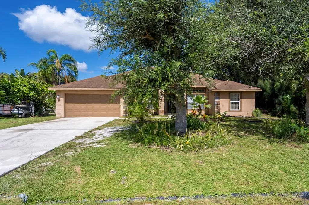 2872 SW Savona Boulevard Port St Lucie FL 34953