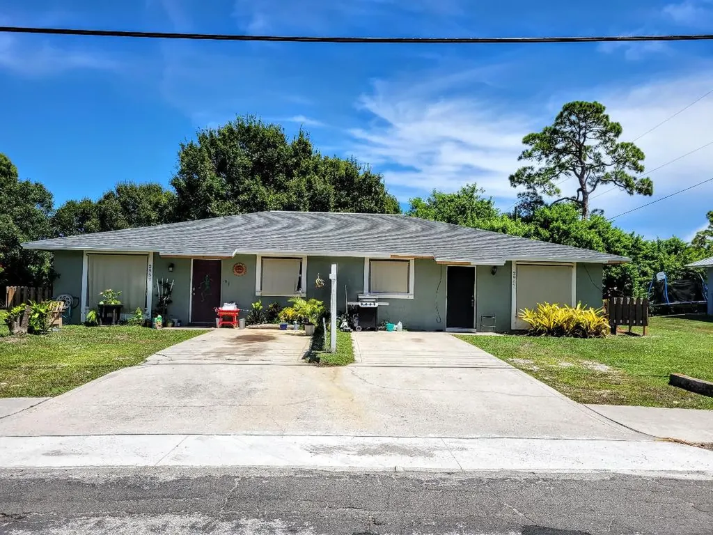 2957 SE Golden Gate Avenue Stuart FL 34997