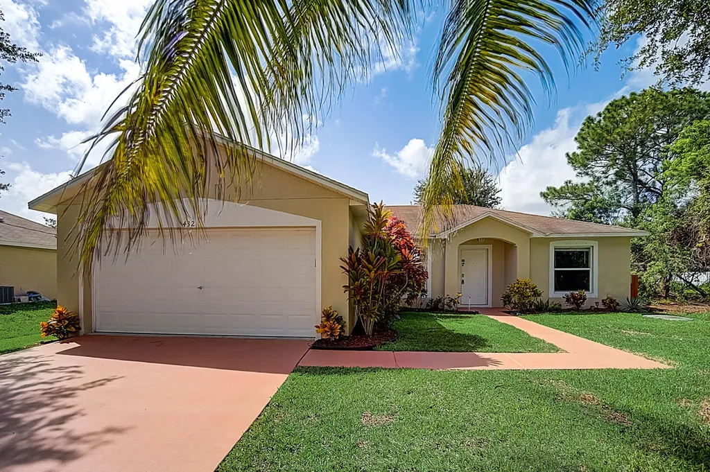 432 SW Meadow Terrace Port St Lucie FL 34984