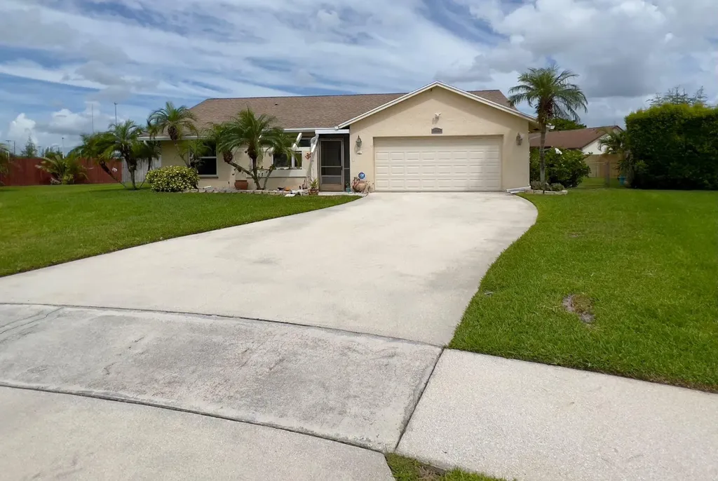 8455 Linden Way Lake Worth FL 33467
