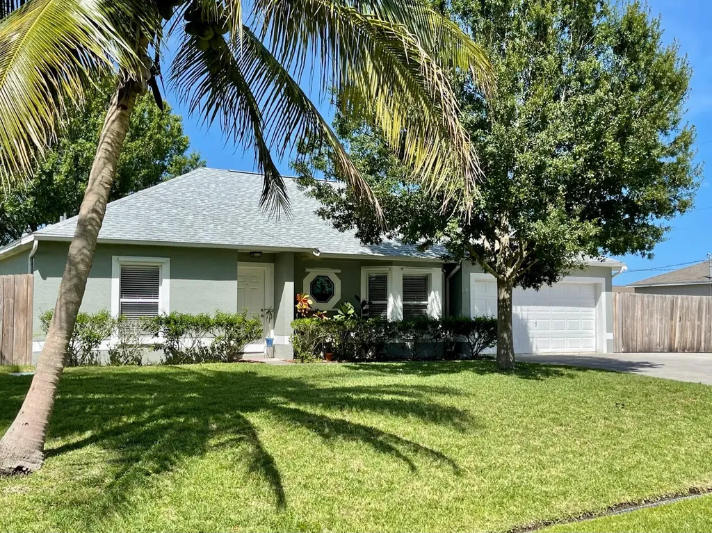 493 NW Reading Lane Port St Lucie FL 34983
